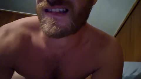 Snapshot of mikeylove92 chatting on June 13, 4:21 am Mikey b online show from June 13, 4:21 am
