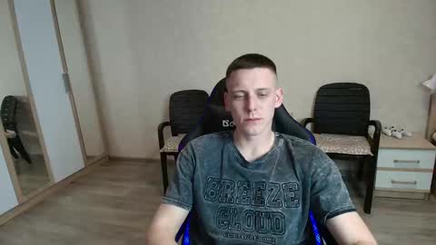 Snapshot of mikimaus0101 chatting on June 5, 6:46 pm Michael online show from June 5, 6:46 pm