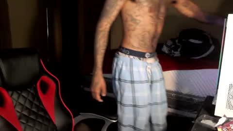 mikuladamaury online show from April 6, 12:30 am