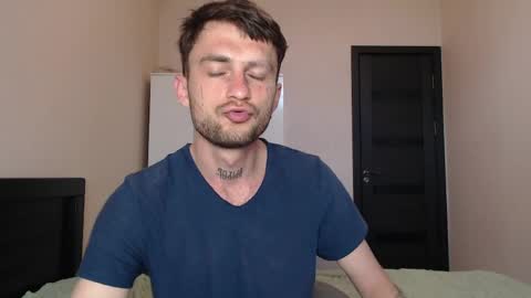 Snapshot of mikw63 chatting on May 25, 4:51 am Sin online show from May 25, 4:51 am