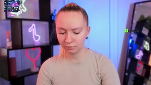 mila_glow online show from March 6, 6:21 am