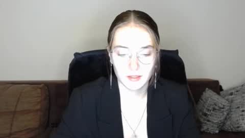 mila_keyy online show from October 24, 9:11 pm