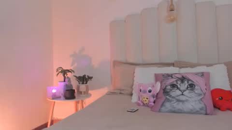 mila_stark333 online show from March 6, 8:55 am