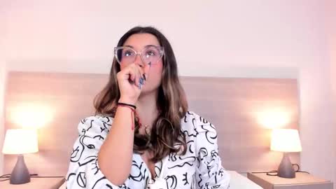 Snapshot of mila_thomass chatting on March 2, 11:06 am mila_thomass online show from March 2, 11:06 am