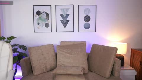 milacrave online show from September 9, 11:43 am