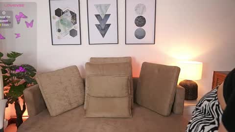 milacrave online show from September 17, 11:34 am