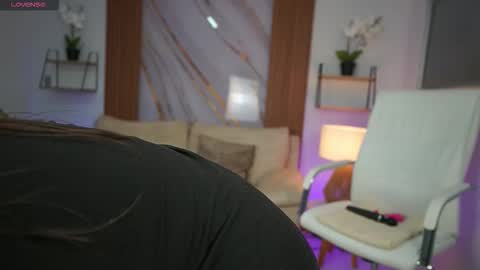 milacrave online show from October 1, 11:38 am