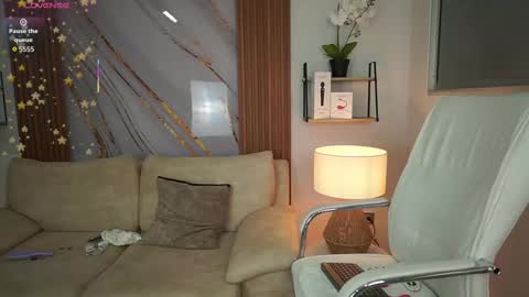 milacrave online show from October 3, 11:40 am