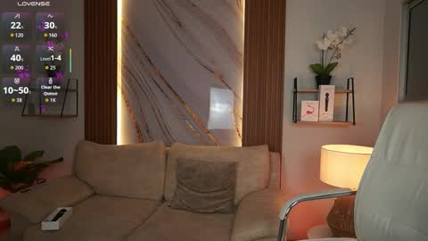 milacrave online show from October 14, 11:44 am