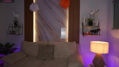 milacrave online show from November 5, 11:32 am