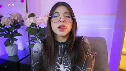 milacrave online show from March 25, 1:06 pm