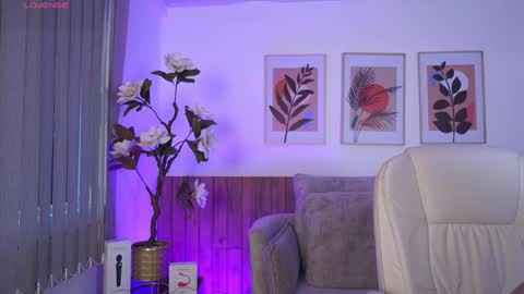 milacrave online show from April 17, 11:46 am