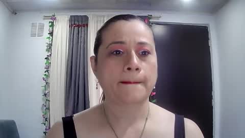Snapshot of milagros_latin chatting on November 9, 5:44 pm milagros_latin online show from November 9, 5:44 pm