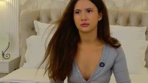 milaleoneli online show from October 7, 3:42 pm