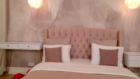 milaleoneli online show from February 18, 4:25 pm