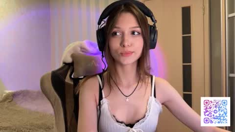 Snapshot of milamiuu chatting on February 23, 2:03 pm milamiuu online show from February 23, 2:03 pm