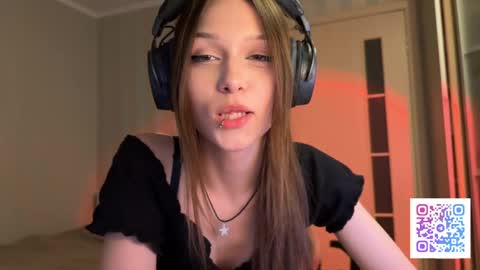 Snapshot of milamiuu chatting on March 8, 3:49 pm milamiuu online show from March 8, 3:49 pm