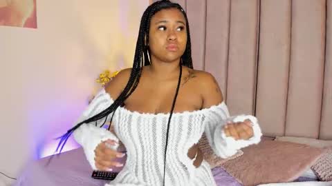 Snapshot of milan_ebony chatting on December 16, 11:48 am Milan online show from December 16, 11:48 am