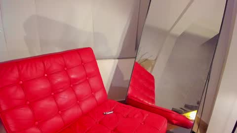 Snapshot of milan_roux chatting on January 4, 8:17 am Milane online show from January 4, 8:17 am