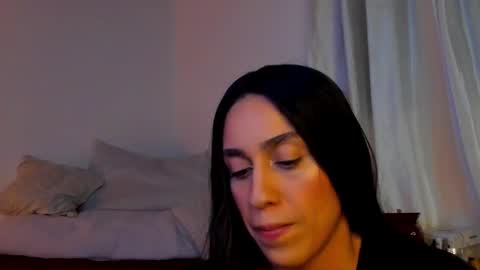 Snapshot of milan_roux chatting on February 16, 1:24 am Milane online show from February 16, 1:24 am