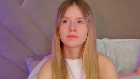 MilanaBalmain online show from November 18, 4:06 am