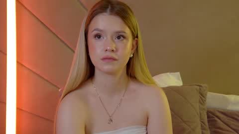 MilanaBalmain online show from April 29, 4:22 pm
