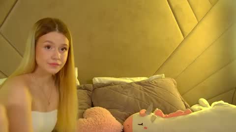 MilanaBalmain online show from May 17, 4:21 am
