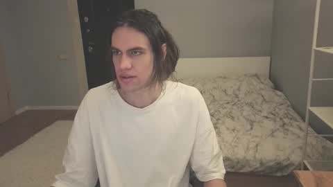 Snapshot of milaslovv chatting on February 12, 1:44 am Mila online show from February 12, 1:44 am