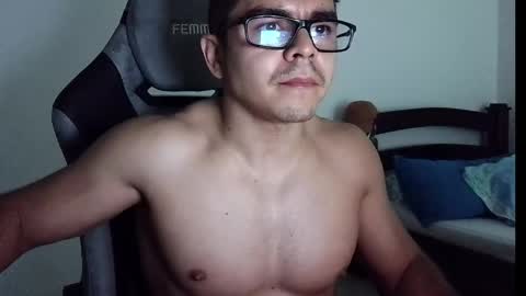 milcaritas3 online show from April 16, 10:56 pm