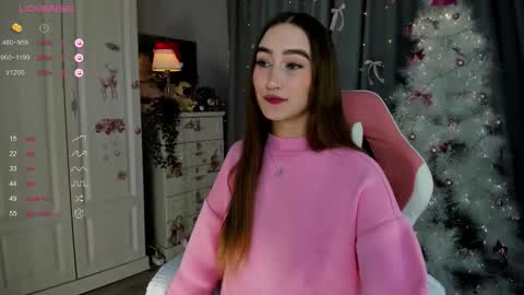 Mia online show from December 17, 9:37 am