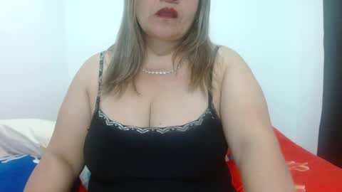 Snapshot of milena_hoot_ chatting on May 19, 5:58 am MILENA online show from May 19, 5:58 am