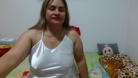 Snapshot of milena_hoot_ chatting on May 26, 4:52 am MILENA online show from May 26, 4:52 am