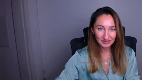 Snapshot of milena_sunny_ chatting on December 17, 8:53 am Milena online show from December 17, 8:53 am