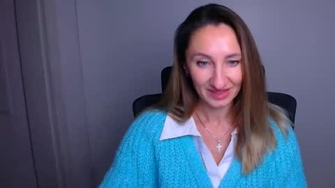 Snapshot of milena_sunny_ chatting on December 19, 6:42 am Milena online show from December 19, 6:42 am