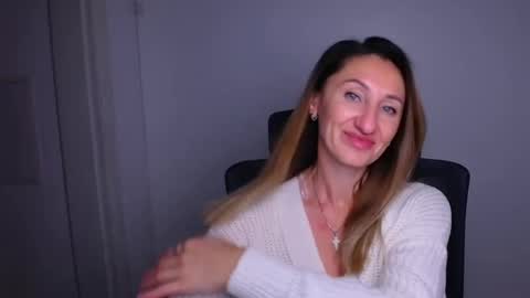 Snapshot of milena_sunny_ chatting on December 20, 12:12 pm Milena online show from December 20, 12:12 pm