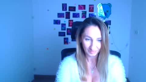 Snapshot of milena_sunny_ chatting on January 19, 12:31 pm Milena online show from January 19, 12:31 pm