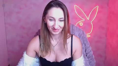Snapshot of milena_sunny_ chatting on February 7, 6:28 am Milena online show from February 7, 6:28 am