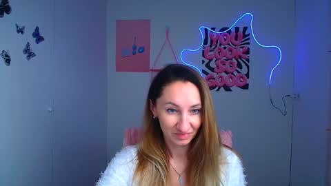 Snapshot of milena_sunny_ chatting on February 17, 12:23 pm Milena online show from February 17, 12:23 pm