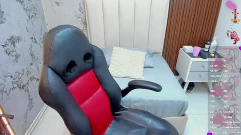 MILEY online show from April 18, 7:07 pm