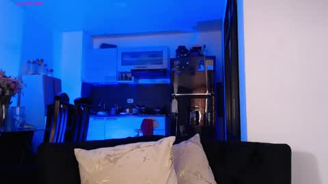 Snapshot of milf__pretty chatting on April 27, 12:47 pm Melissa online show from April 27, 12:47 pm