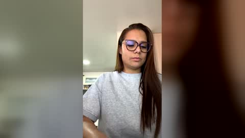 Snapshot of milf__pretty chatting on May 1, 9:52 pm Melissa online show from May 1, 9:52 pm