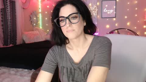 Milf Lacey online show from December 26, 9:37 pm