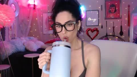 Milf Lacey online show from March 3, 4:56 pm