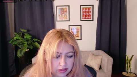 Snapshot of milfarlet chatting on December 22, 1:19 pm Arlet online show from December 22, 1:19 pm