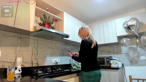 ASHLEY online show from January 9, 1:56 pm