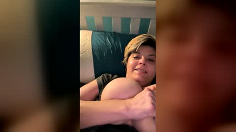 milfy1900s online show from June 7, 3:32 am