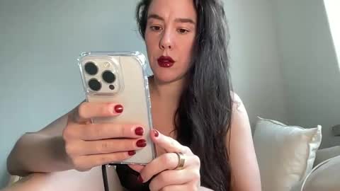 Snapshot of milkandhoneylullabies chatting on February 20, 7:34 am Milk online show from February 20, 7:34 am