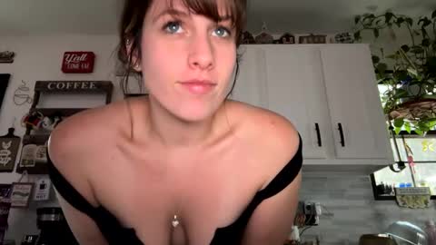 Snapshot of milkingmommy chatting on December 9, 4:15 pm Milking Mommy online show from December 9, 4:15 pm