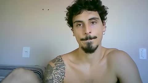 Snapshot of milkoffee chatting on December 6, 5:11 pm milkoffee online show from December 6, 5:11 pm