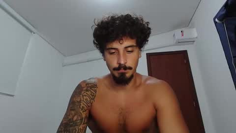 Snapshot of milkoffee chatting on February 9, 11:14 am milkoffee online show from February 9, 11:14 am